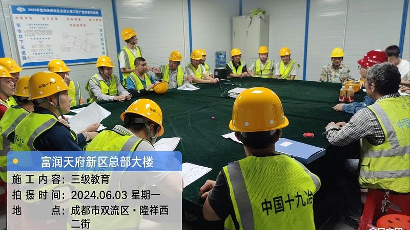 然而，学历教育也存在一定的局限性：